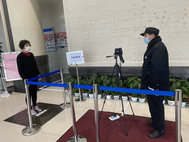 华东区域公司非接触式红外线成像测温仪.jpg